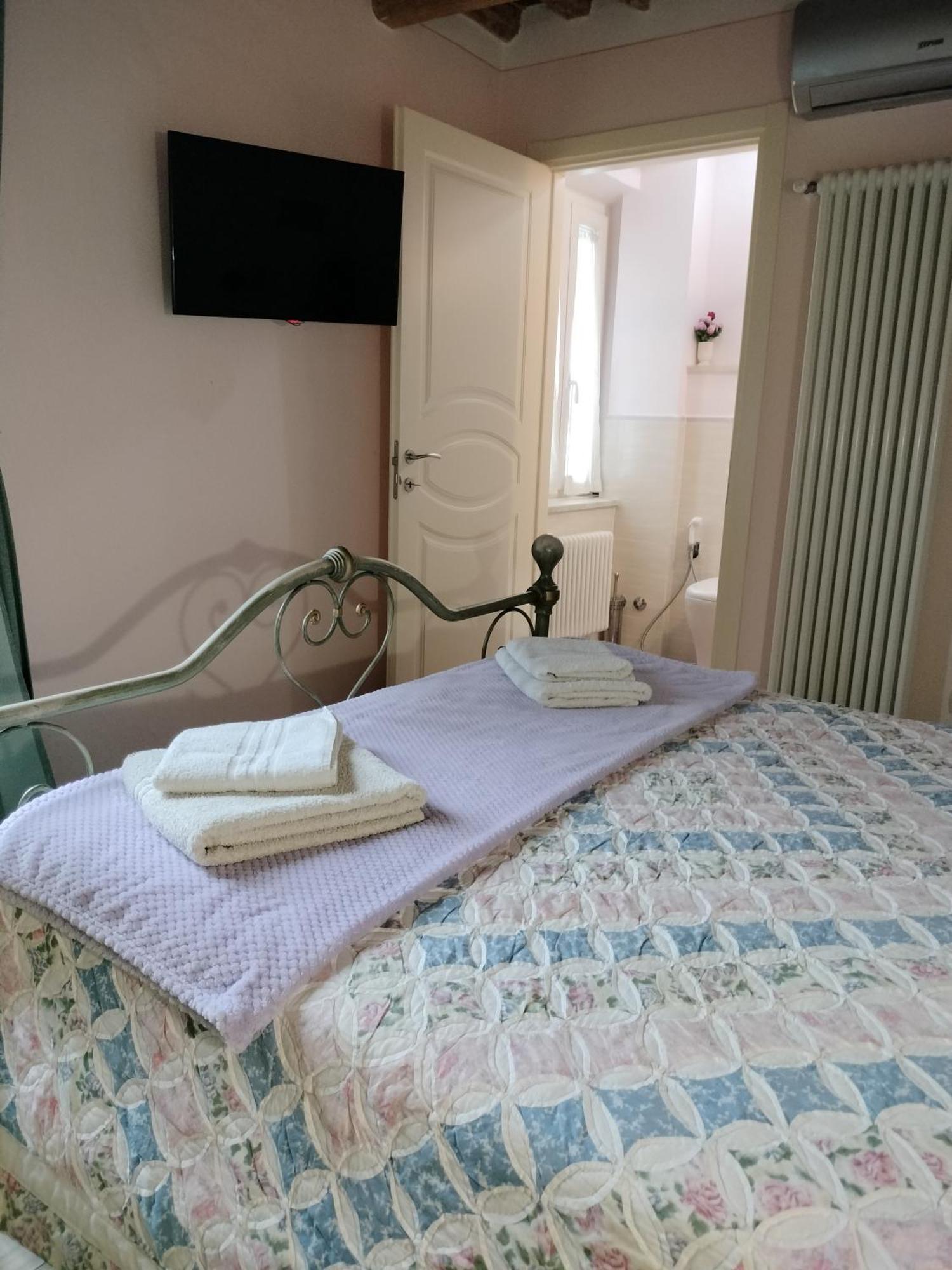 B&B La Rosa Nel Verde 卢卡 外观 照片